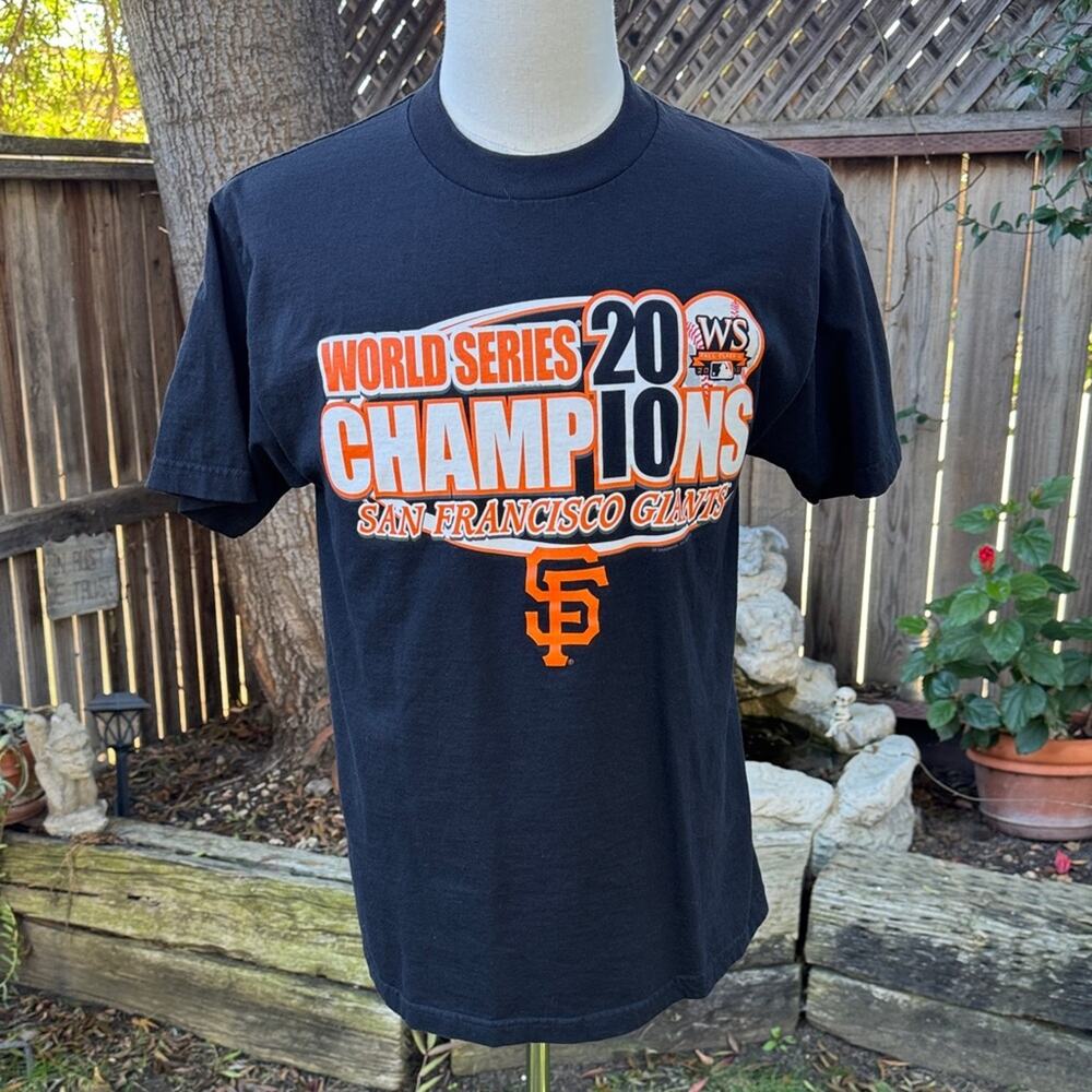 MLB San Francisco Giants 2010 World Series Champion Graphic T Shirt Men’s Medium